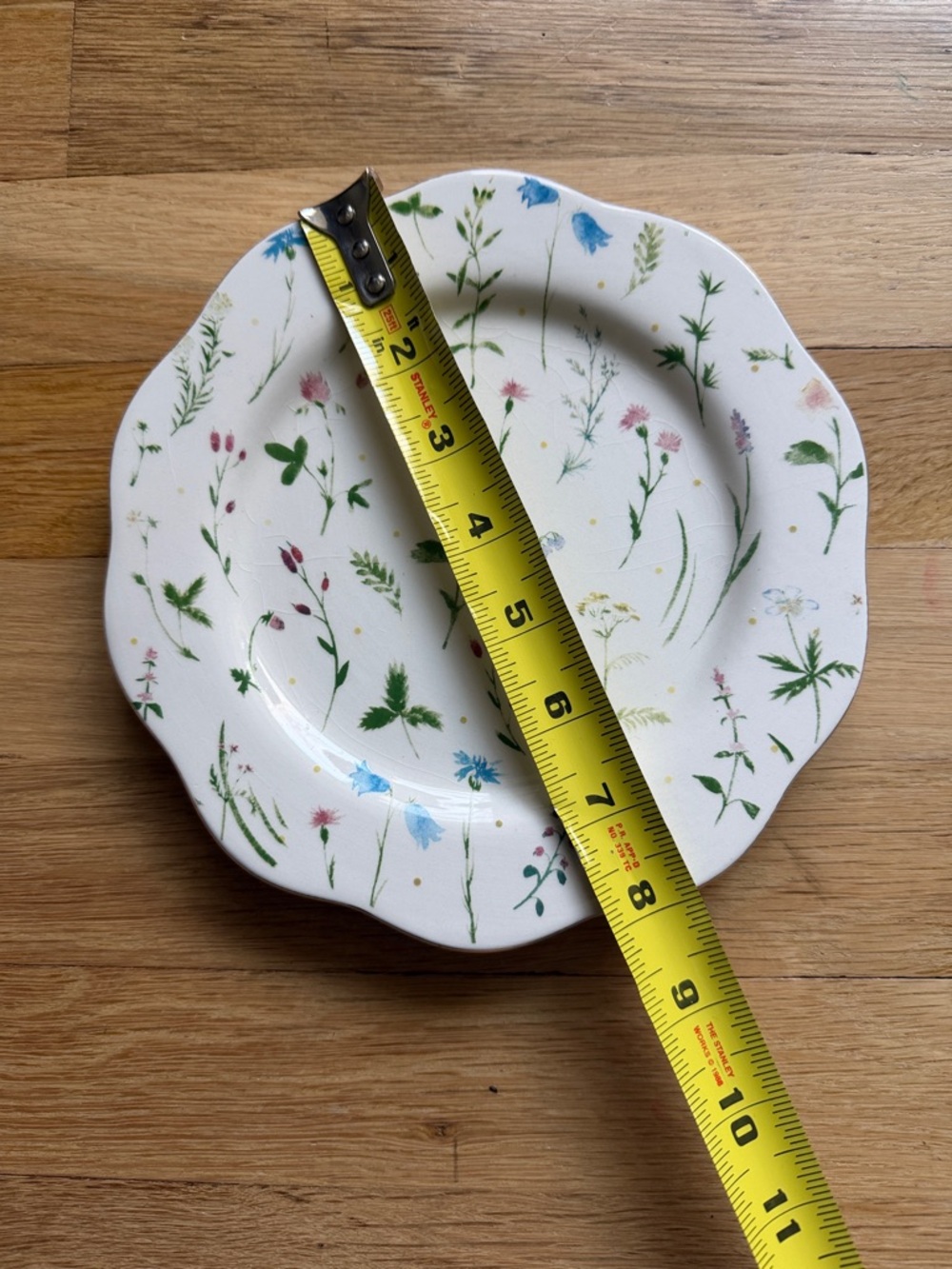 NWOT Ashland Floral Meadow Ceramic Dinner Plate - Floral Print & Golden Trim - Picture 2 of 6